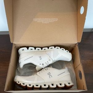 On Running Cloud 2.0 Womens Running Shoe NWT 8 white / Sand
